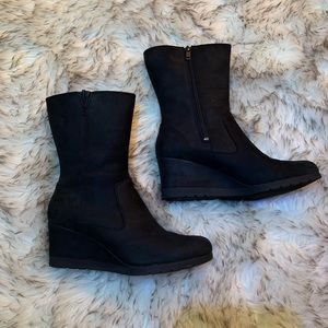 Ugg Australia Size 7 Wedged Boots in Black